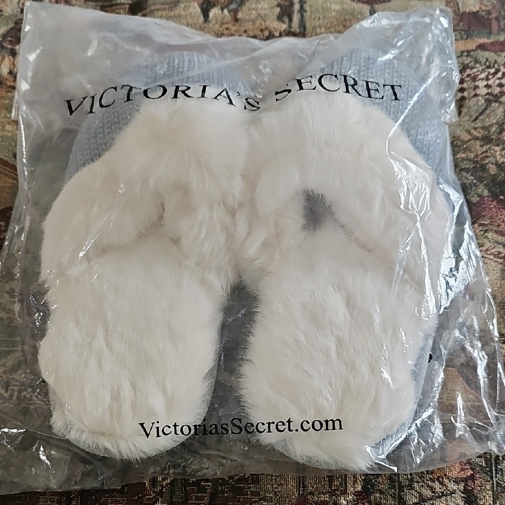 Victoria's Secret White Fuzzy Slippers